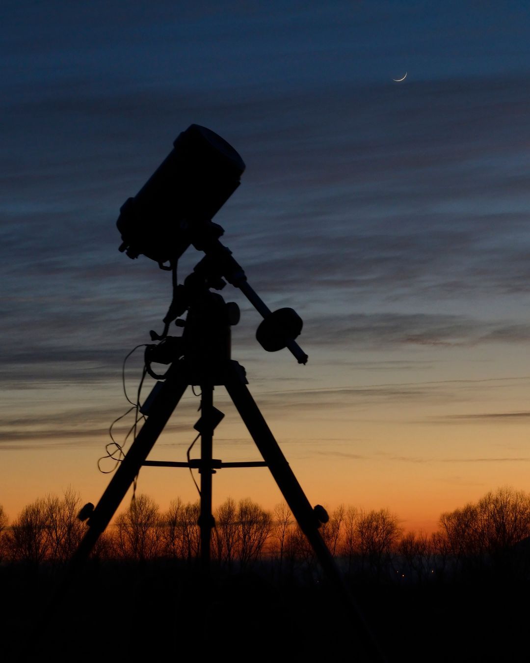 Se muestra una noche estrellada en Sierra de Gata